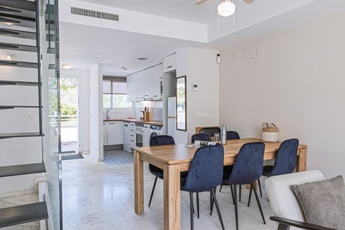 Casa Bruselas Schönes und komfortables Haus in Javea, Costa Blanca, Spanien, mit Gemeinschaftspool für 6 Personen. Das Haus befindet sich in einer Wohngegend, nahe Restaurants, Bars und Geschäften, und ist nur 500 m vom Arenal-Strand entfernt....