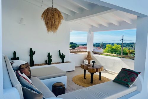Casa Estrella Villa avec piscine privée à Moraira, Costa Blanca, Espagne pour 4 personnes. La maison est située dans une zone côtière, vallonnée et résidentielle, à proximité des restaurants et des bars et à 3 km de la plage de Moraira Ampolla....