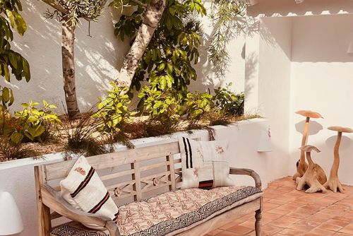 Casa Estrella Villa con piscina privada en Moraira, Costa Blanca, España para 4 personas. La casa está situada en una zona costera, montañosa y residencial, cerca de restaurantes y bares y a 3 km de la playa de la Ampolla en Moraira....