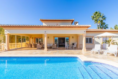 Villa Tom by Solidays Große und komfortable Luxusvilla in Moraira, Costa Blanca, Spanien für 6 Personen. Die Villa befindet sich in einer Wohngegend nahe dem Strand und ist 2 km vom Strand L'Ampolla entfernt....