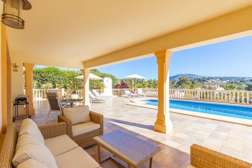 Villa Tom by Solidays Grote en comfortabele luxe villa in Moraira, Costa Blanca, Spanje voor 6 personen. De villa is gelegen in een residentieel strandgebied en ligt op 2 km van het strand van L'Ampolla....