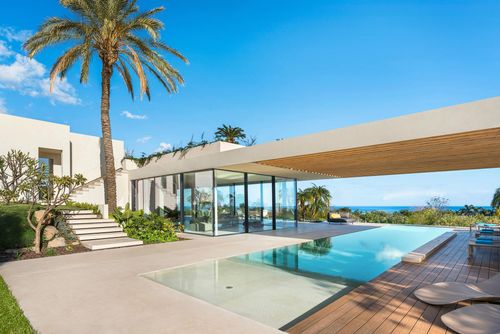 Villa Sharbat Luxusvilla in Riposto, Sizilien, Italien mit privatem Pool für 8 Personen. Die Villa befindet sich in einer Küstenregion und ist 4 km vom Strand entfernt....