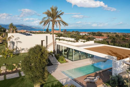 Villa Sharbat Luxusvilla in Riposto, Sizilien, Italien mit privatem Pool für 8 Personen. Die Villa befindet sich in einer Küstenregion und ist 4 km vom Strand entfernt....