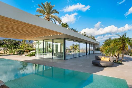 Villa Sharbat Luxury villa in Riposto, Sicily, Italy with private pool for 8 persons. The villa is situated in a coastal area and is 4 km from the beach....