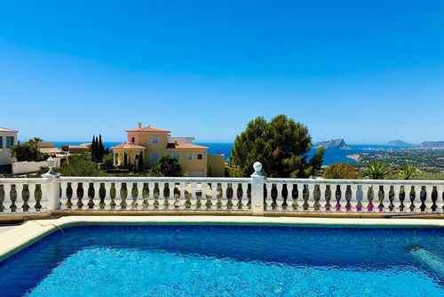 Villa Mar y Sol Grote en klassieke villa in Benitachell, Costa Blanca, Spanje met privézwembad voor 6 personen. Het huis is gelegen in een kust-, heuvelachtig en residentieel gebied....