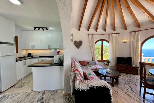 Villa Agneta Villa rústica y romántica en Benitachell, Costa Blanca, España, con piscina privada para 4 personas. La casa se encuentra en una zona residencial costera y montañosa, a 2 km de la playa Cala del Moraig....