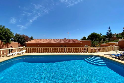 Villa June Villa klasik dan rustik dengan kolam renang pribadi di Benitachell, Costa Blanca, Spanyol untuk 4 orang. Rumah ini terletak di daerah pesisir yang berbukit dan perumahan, serta berjarak 4 km dari pantai....