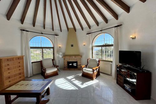 Villa June Villa rústica y clásica con piscina privada en Benitachell, Costa Blanca, España, para 4 personas. La casa está situada en una zona residencial, costera y montañosa, a 4 km de la playa....