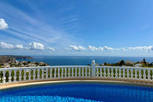 Villa Elena Classic en romantische villa in Benitachell, Costa Blanca, Spanje met privézwembad voor 6 personen. Het huis is gelegen in een kust-, heuvelachtig en residentieel gebied....