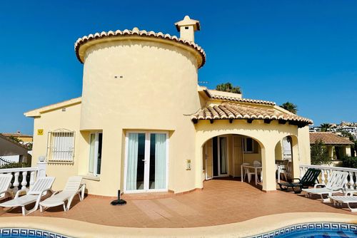 Villa Elena Klassische und romantische Villa in Benitachell, Costa Blanca, Spanien, mit privatem Pool für 6 Personen. Das Haus befindet sich in einer küstennahen, hügeligen und Wohngegend....