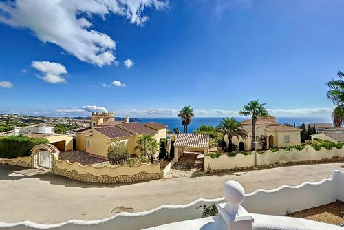 Villa Elena Villa classique et romantique à Benitachell, Costa Blanca, Espagne, avec piscine privée pour 6 personnes. La maison est située dans une zone côtière, vallonnée et résidentielle....