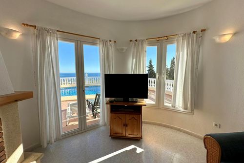 Villa Elena Klassisk og romantisk villa i Benitachell, Costa Blanca, Spania med privat basseng for 6 personer. Huset ligger i et kystnært, kupert og boligområde....