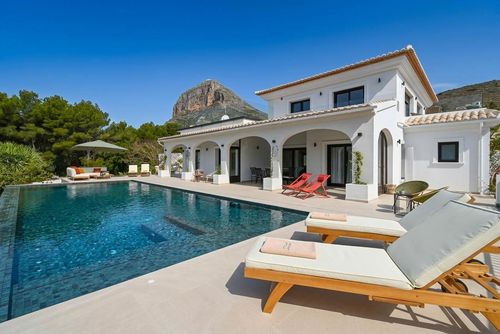 Casa Renata 8 pax Moderna e confortevole villa con piscina privata a Jávea, Costa Blanca, Spagna per 8 persone. La casa è situata in una zona residenziale vicino alla spiaggia....