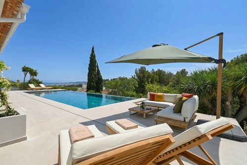 Casa Renata 8 pax Modern and comfortable villa in Jávea, Costa Blanca, Spain with private pool for 8 people. The house is situated in a residential beach area....
