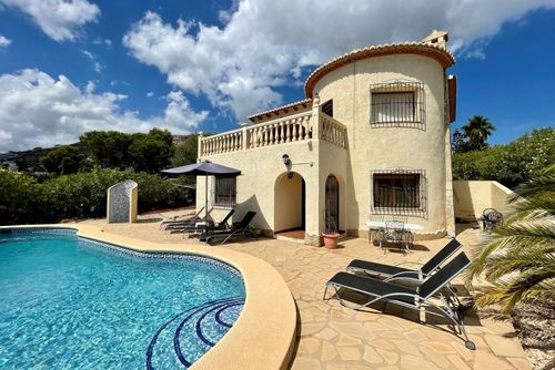 Villa Patricia Amplia y alegre villa con piscina privada en Benitachell, Costa Blanca, España, para 6 personas. La casa está situada en una zona residencial costera y montañosa....