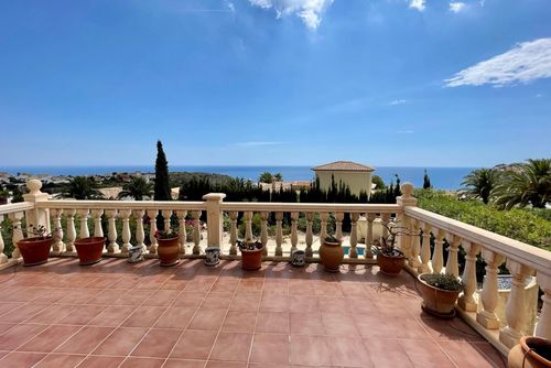 Villa Patricia Stor og glad villa med privat pool i Benitachell, Costa Blanca, Spanien til 6 personer. Huset ligger i et kystnært, kuperet og boligområde....