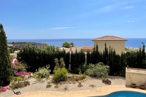 Villa Patricia Großzügige und freundliche Villa mit privatem Pool in Benitachell, Costa Blanca, Spanien für 6 Personen. Das Haus befindet sich in einer küstennahen, hügeligen und Wohngegend....