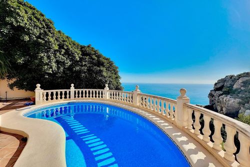 Villa Almirante Grote en prachtige villa in Benitachell, Costa Blanca, Spanje met privézwembad voor 6 personen. Het huis is gelegen in een kust-, heuvelachtig en residentieel gebied, en ligt op 4 km van het strand....