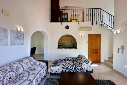 Villa Almirante Grande et charmante villa à Benitachell, Costa Blanca, Espagne, avec piscine privée pour 6 personnes. La maison est située dans une zone côtière, vallonnée et résidentielle, à 4 km de la plage....