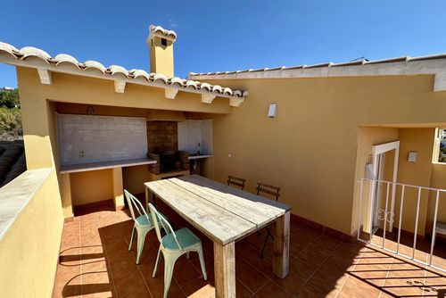 Apartamento Jardines PG016 Apartamento con piscina comunitaria en Benitachell, Costa Blanca, España para 4 personas. El apartamento se encuentra en una zona costera, montañosa y residencial, a 4 km de la playa....