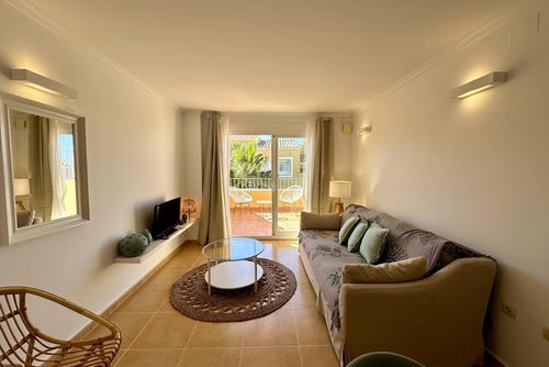 Apartamento Jardines PG010 Apartamento con piscina comunitaria en Benitachell, Costa Blanca, España para 4 personas. El apartamento se encuentra en una zona costera, montañosa y residencial, y está a 4 km de la playa....