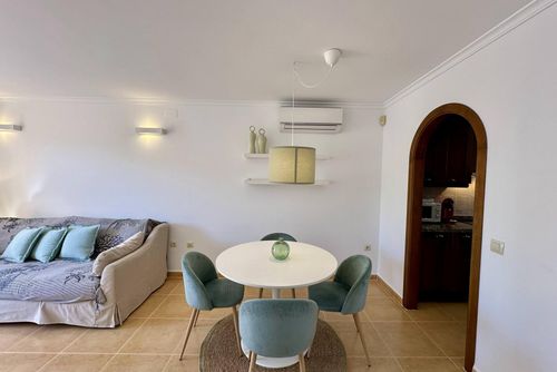 Apartamento Jardines PG010 Appartement met gemeenschappelijk zwembad in Benitachell, Costa Blanca, Spanje voor 4 personen. Het appartement is gelegen in een kust-, heuvelachtig en residentieel gebied, en ligt op 4 km van het strand....