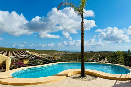 Villa Bahía Lovely and cheerful villa in Benitachell, Costa Blanca, Spain with private pool for 4 persons. The house is situated in a coastal, hilly and residential area....