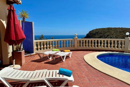 Villa Sally Vacker och bekväm villa i Benitachell, Costa Blanca, Spanien med privat pool för 6 personer. Huset är beläget i ett kustnära, kuperat och bostadsområde....