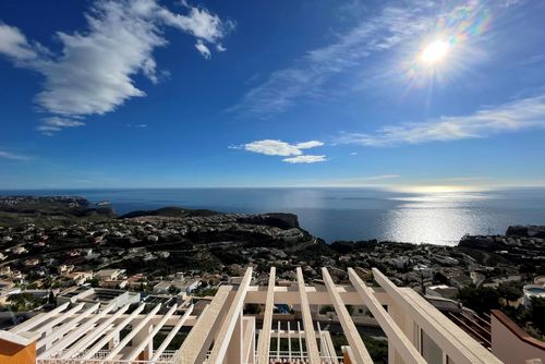 Ático Vistamar X2113 Penthouse in Benitachell, Costa Blanca, Spanje met gemeenschappelijk zwembad voor 4 personen. Het huis is gelegen in een kust-, heuvelachtig en residentieel gebied....