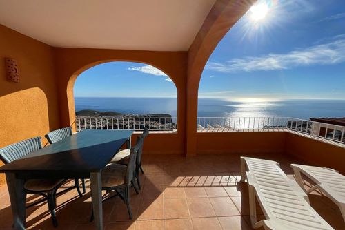 Ático Vistamar X2113 Ático en Benitachell, Costa Blanca, España, con piscina comunitaria para 4 personas. La casa está situada en una zona costera, montañosa y residencial....