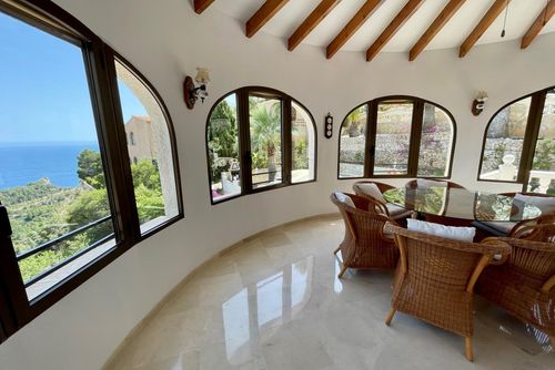 Villa Camelia Grande et confortable villa avec piscine privée à Benitachell, Costa Blanca, Espagne, pour 6 personnes. La maison est située dans un quartier résidentiel côtier et vallonné....
