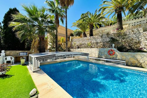 Villa Camelia Amplia y cómoda villa con piscina privada en Benitachell, Costa Blanca, España, para 6 personas. La casa está situada en una zona residencial costera y montañosa....