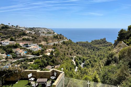 Villa Camelia Grote en comfortabele villa met privézwembad in Benitachell, Costa Blanca, Spanje voor 6 personen. Het huis is gelegen in een kust- en heuvelachtig woongebied....