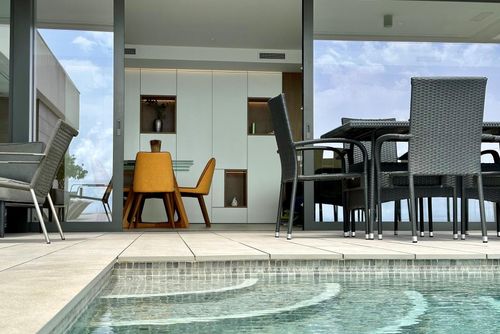 Villa Amanecer Moderne og luksuriøse villa i Benitachell, Costa Blanca, Spania med privat basseng for 6 personer. Villaen ligger i et kystnært, kupert og boligområde....