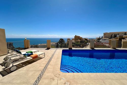 Villa Paraíso Amplia y cómoda villa en Benitachell, Costa Blanca, España, con piscina privada para 6 personas. La casa cuenta con 3 dormitorios y 2 baños....