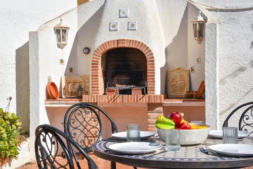 Mozart Klassische und charmante Villa in Jávea, Costa Blanca, Spanien mit privatem Pool für 4 Personen. Das Haus befindet sich in einem Wohngebiet am Strand....