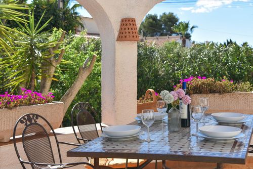 Mozart Klassische und charmante Villa in Jávea, Costa Blanca, Spanien mit privatem Pool für 4 Personen. Das Haus befindet sich in einem Wohngebiet am Strand....