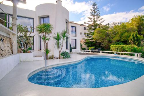 Villa Mi Lugar by Solidays Luxueuze villa in Javea, Costa Blanca, Spanje met verwarmd zwembad voor 8 personen. De villa is gelegen in een kust- en woongebied en ligt op 3 km van Ambolo Beach....