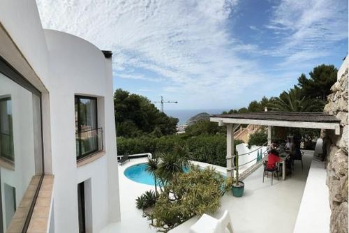 Villa Mi Lugar by Solidays Luxueuze villa in Javea, Costa Blanca, Spanje met verwarmd zwembad voor 8 personen. De villa is gelegen in een kust- en woongebied en ligt op 3 km van Ambolo Beach....