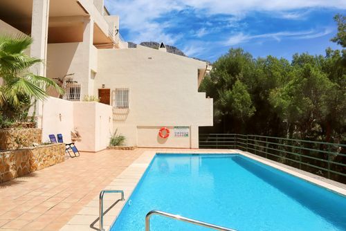 Casa Guillermo Hermoso y cómodo apartamento con piscina comunitaria en Altea, Costa Blanca, España, para 4 personas. El apartamento se encuentra en un resort de golf, cerca de restaurantes y bares y a 3 km de la playa Playa La Olla....