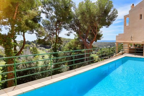 Casa Guillermo Schöne und komfortable Wohnung in Altea, Costa Blanca, Spanien mit einem Gemeinschaftspool für 4 Personen. Die Wohnung befindet sich in einem Golfresort, in der Nähe von Restaurants und Bars und 3 km vom Playa La Olla Strand entfernt....