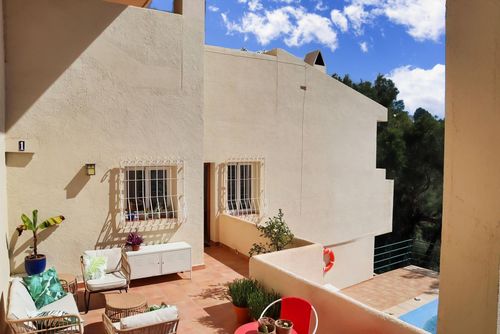 Casa Guillermo Schöne und komfortable Wohnung in Altea, Costa Blanca, Spanien mit einem Gemeinschaftspool für 4 Personen. Die Wohnung befindet sich in einem Golfresort, in der Nähe von Restaurants und Bars und 3 km vom Playa La Olla Strand entfernt....