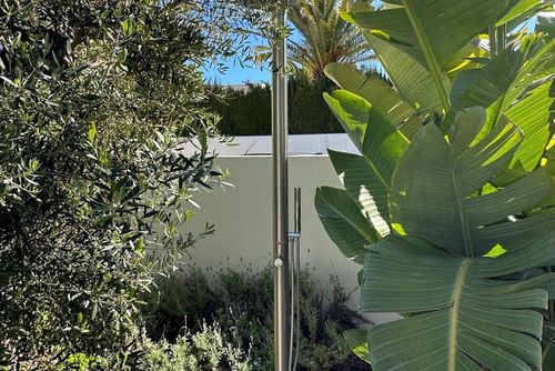 Villa BeniBoson Schöne und komfortable Luxusvilla in Benissa, Costa Blanca, Spanien, mit privatem Pool für 8 Personen. Die Villa befindet sich in einer Küstenregion, hügeligen und Wohngegend, in der Nähe von Restaurants, Bars, Geschäften und Supermärkten, und 2 km vom Strand entfernt....