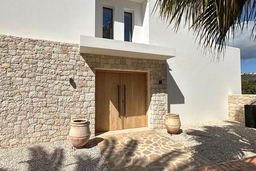 Villa BeniBoson Schöne und komfortable Luxusvilla in Benissa, Costa Blanca, Spanien, mit privatem Pool für 8 Personen. Die Villa befindet sich in einer Küstenregion, hügeligen und Wohngegend, in der Nähe von Restaurants, Bars, Geschäften und Supermärkten, und 2 km vom Strand entfernt....