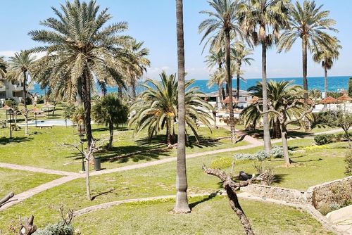 Playa Grande 85 by homeprive Hermoso y cómodo apartamento en Denia, Costa Blanca, España, con piscina comunitaria para 4 personas. El apartamento está situado en una zona residencial de playa, cerca de restaurantes y bares, tiendas y supermercados, y a solo 25 m de la playa....