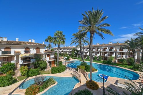 Bahia Azul Classic and comfortable apartment with communal pool in Dénia, Costa Blanca, Spain for 4 persons. The apartment is situated in a residential beach area, 25 metres from Els Molins beach and 25 metres from the Mediterranean Sea....