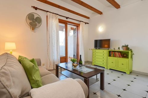 Bahia Azul Klassische und komfortable Wohnung mit Gemeinschaftspool in Denia, Costa Blanca, Spanien für 4 Personen. Die Wohnung befindet sich in einer Wohngegend am Strand, 25 m vom Els Molins Strand und 0,025 km vom Mittelmeer entfernt....