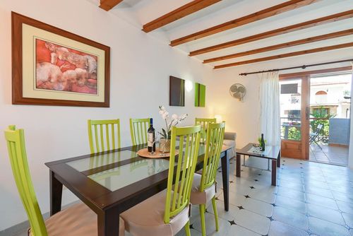 Bahia Azul Appartement classique et confortable à Dénia, Costa Blanca, Espagne, avec piscine commune pour 4 personnes. L'appartement est situé dans un quartier résidentiel de plage, à 25 m de la plage Els Molins et à 0,025 km de la Méditerranée....