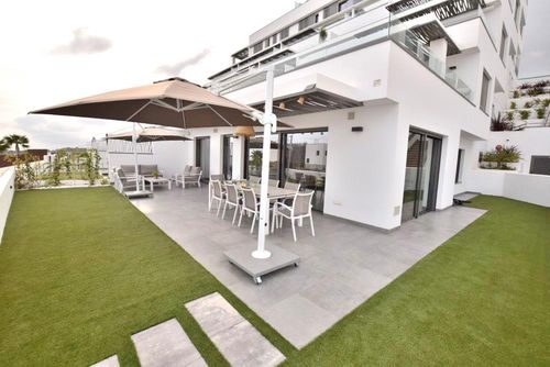 Casa Montemar Prachtig appartement met gemeenschappelijk zwembad in Finestrat, Costa Blanca, Spanje voor 6 personen. Het appartement is gelegen in een resort, in een kust-, residentieel en bergachtig gebied, en dichtbij een tennisbaan....