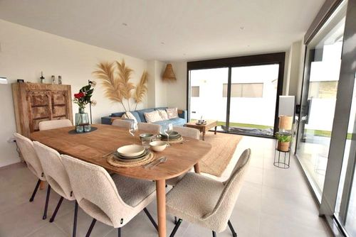 Casa Montemar Beautiful apartment in Finestrat, Costa Blanca, Spain with a communal pool for 6 persons. The apartment is situated in a resort, in a coastal, residential and mountainous area and close to a tennis court....